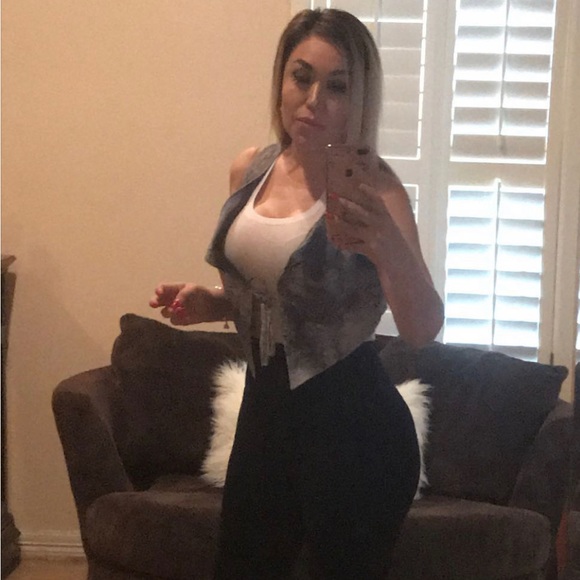 Vest - Picture 2 of 3